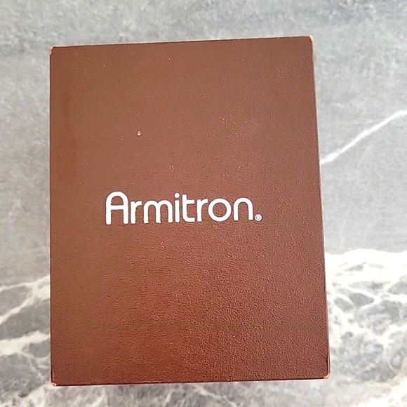 VINTAGE DIAMOND ARMITRON WATCH - Picture 4 of 9